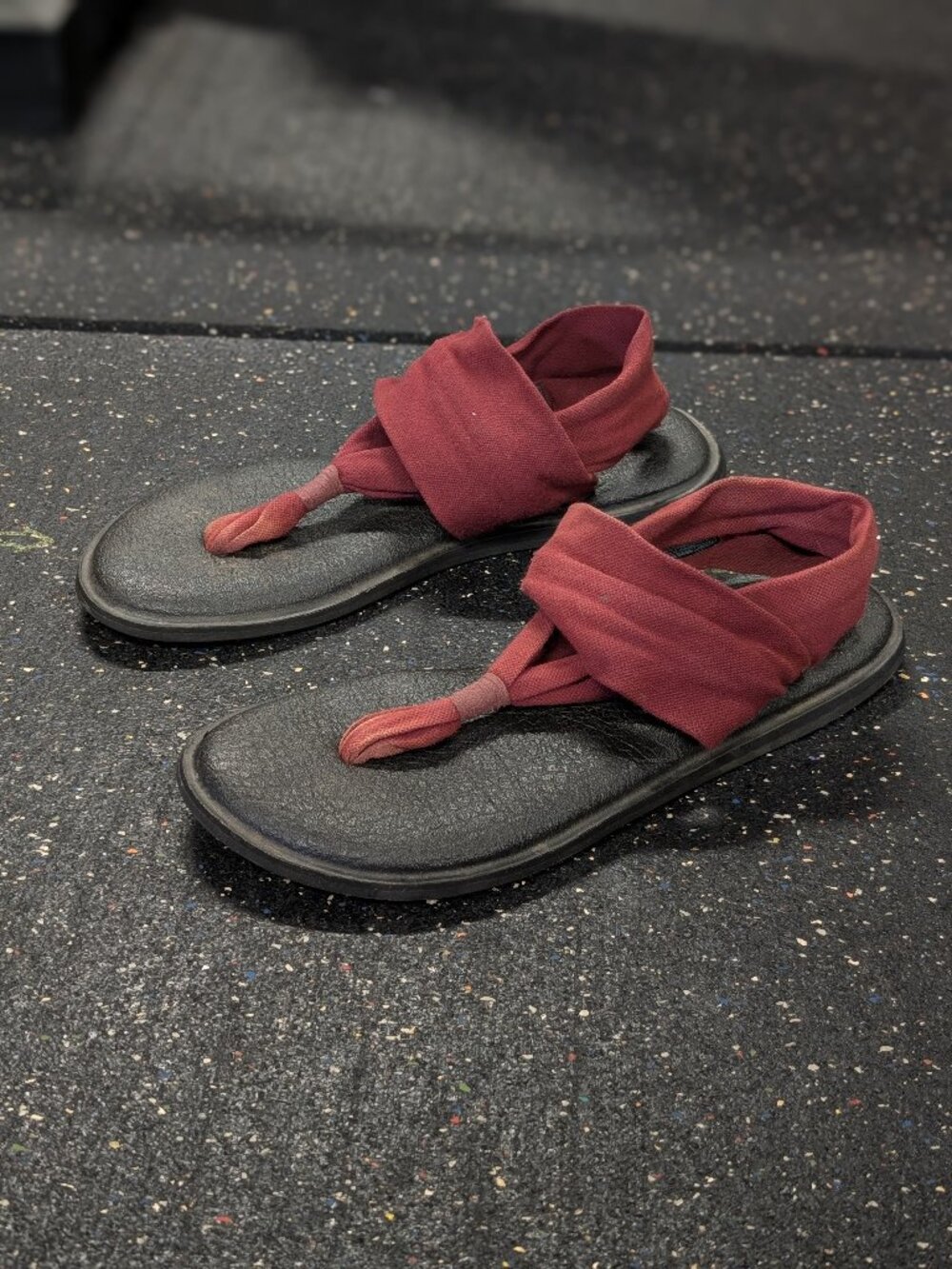 Sanuk Women's Yoga Mat Sling Sandals Flip Flops Women’s Size 7 Red/Burgundy